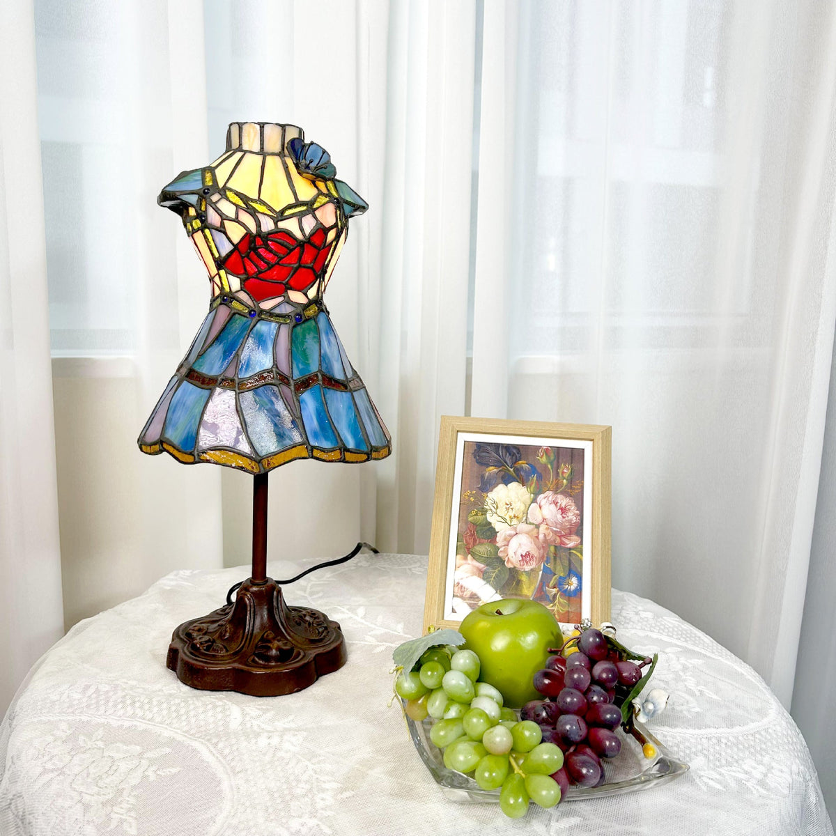 Traditional Tiffany Dress Shape Iron Glass 1-Light Table Lamp For Bedroom